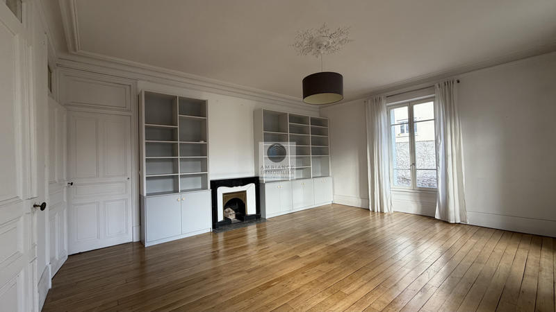 Appartement - 198 m² - 6 pièces