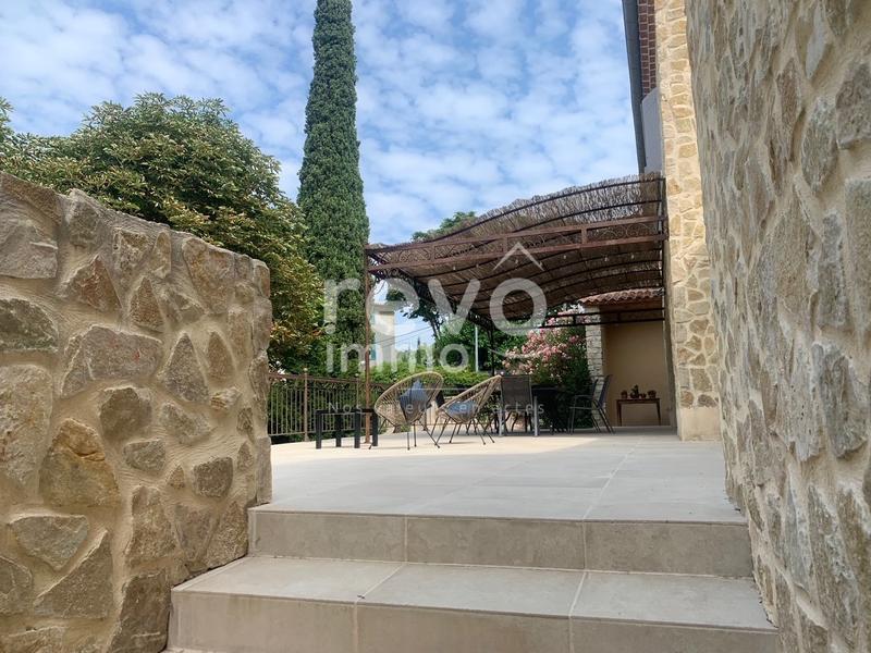 Maison - 380 m² - 14 pièces