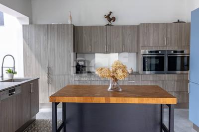 Villa - 221 m² - 6 pièces