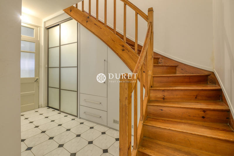 Maison - 258 m² - 14 pièces