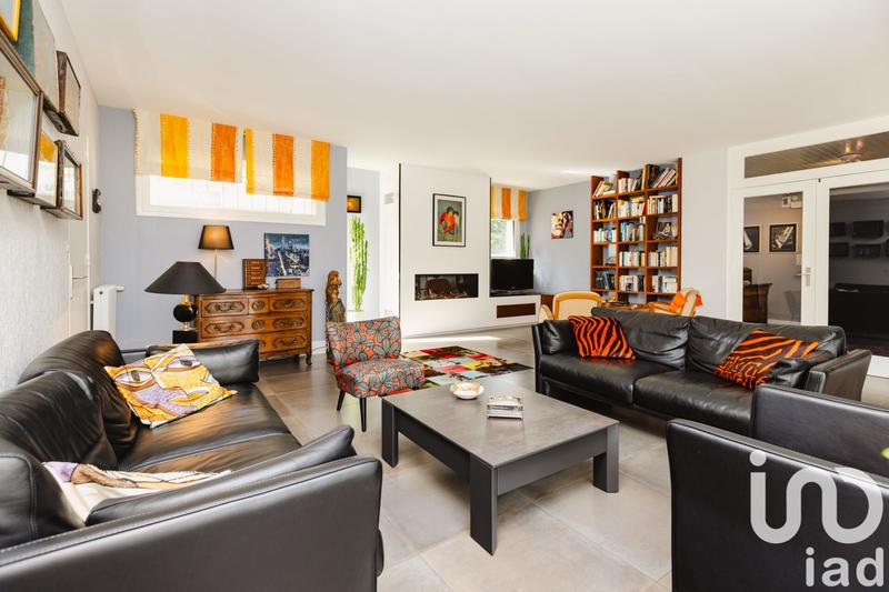 Maison - 210 m² - 8 pièces