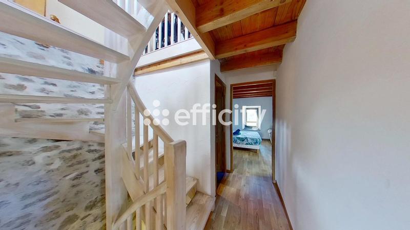 Maison - 220 m² - 7 pièces