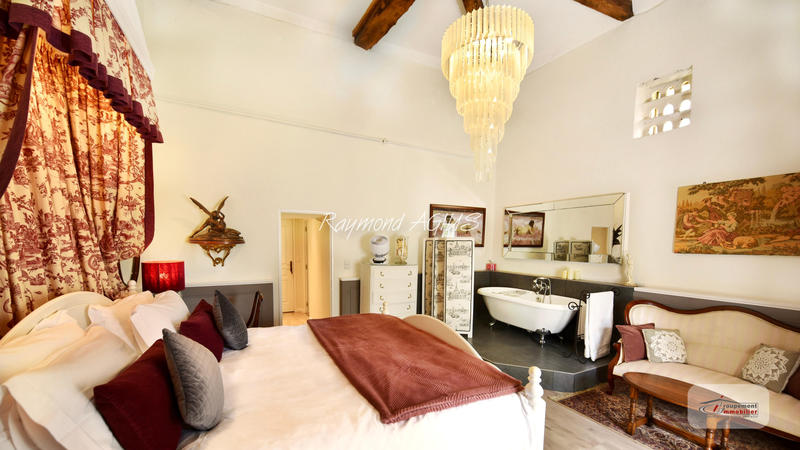 Maison - 515 m² - 16 pièces