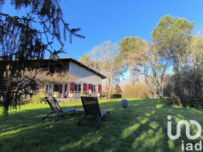 Maison - 230 m² - 9 pièces