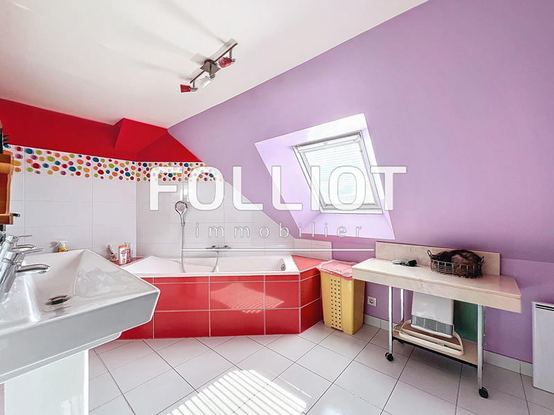 Maison - 215 m² - 10 pièces