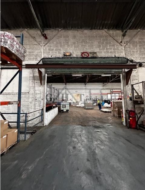 Entrepôt - 1 100 m²