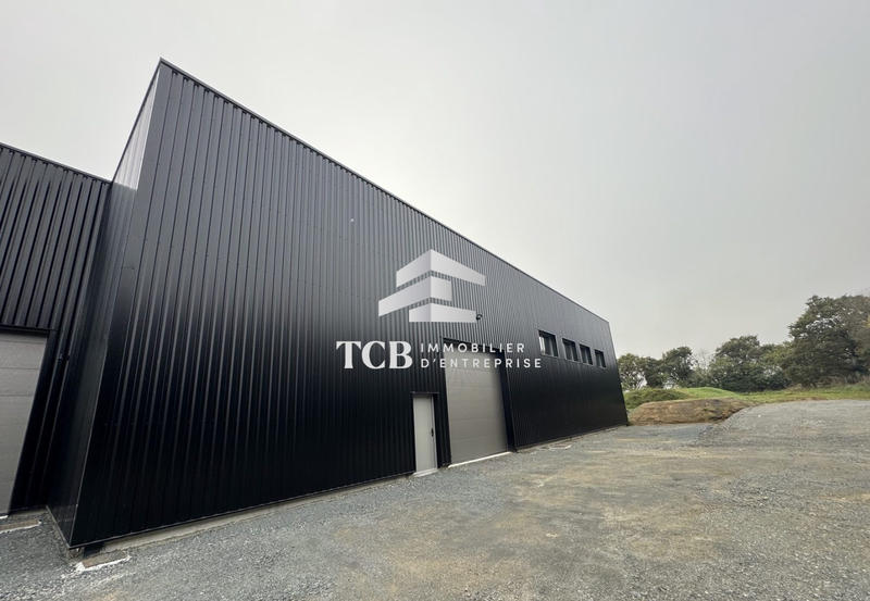 Local d'activités - 830 m²