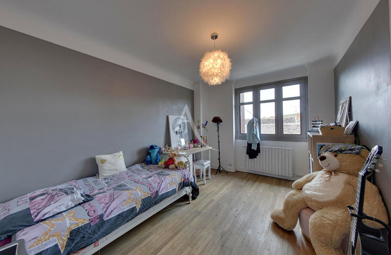 Maison - 180 m² - 7 pièces