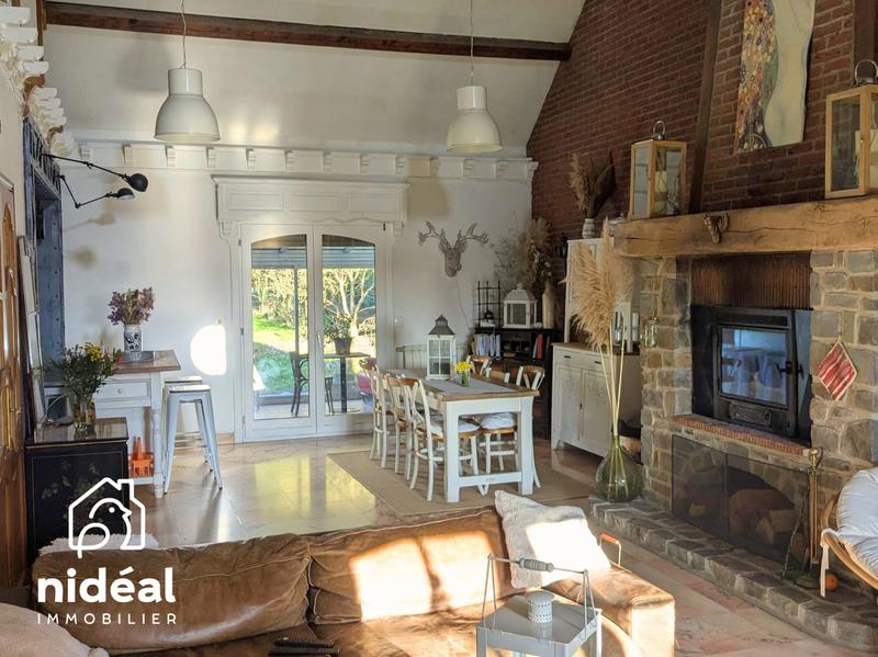 Maison - 230 m² - 7 pièces