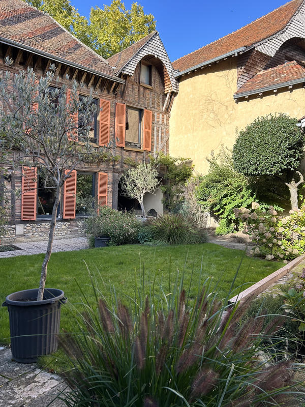 Maison - 242 m² - 8 pièces