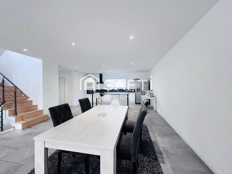 Maison - 230 m² - 7 pièces