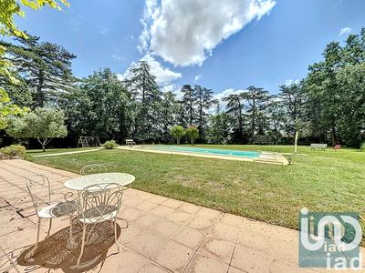 Maison - 607 m² - 22 pièces