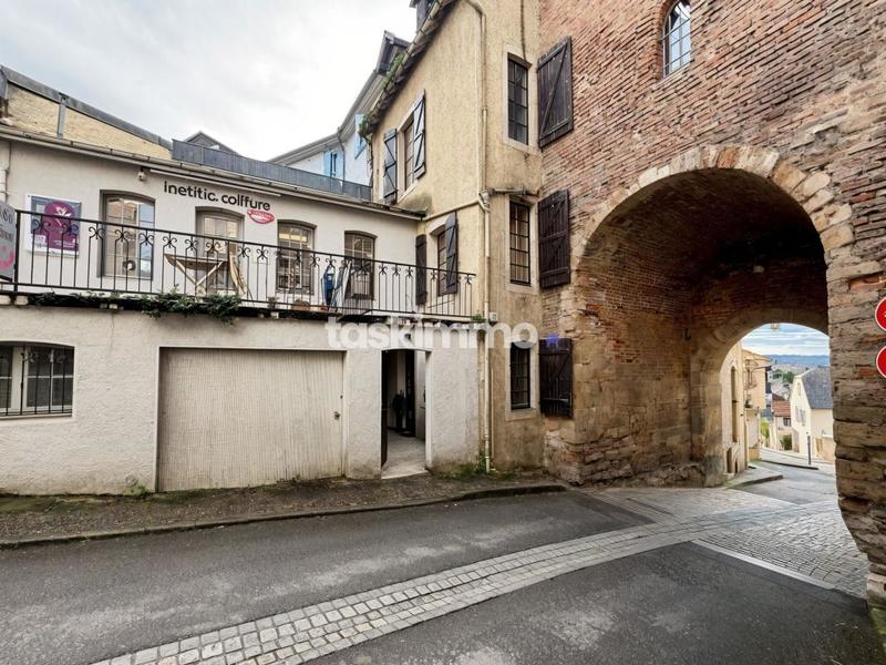 Maison - 250 m² - 6 pièces