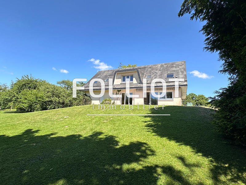 Maison - 294 m² - 9 pièces