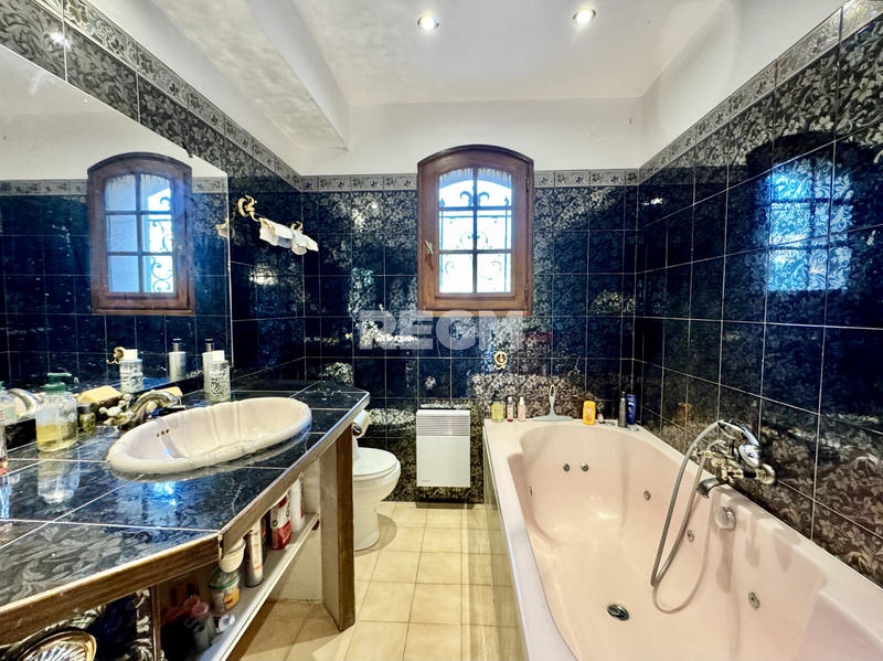 Villa - 332 m² - 7 pièces