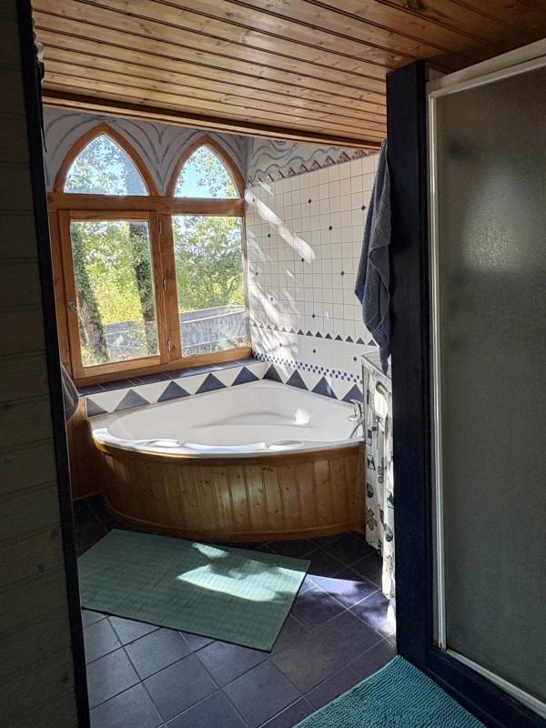 Propriété - 225 m² - 9 pièces