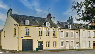 Maison - 248 m² - 10 pièces