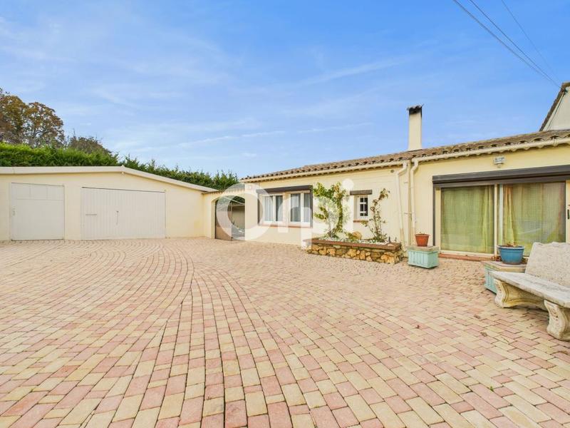 Villa - 285 m² - 9 pièces