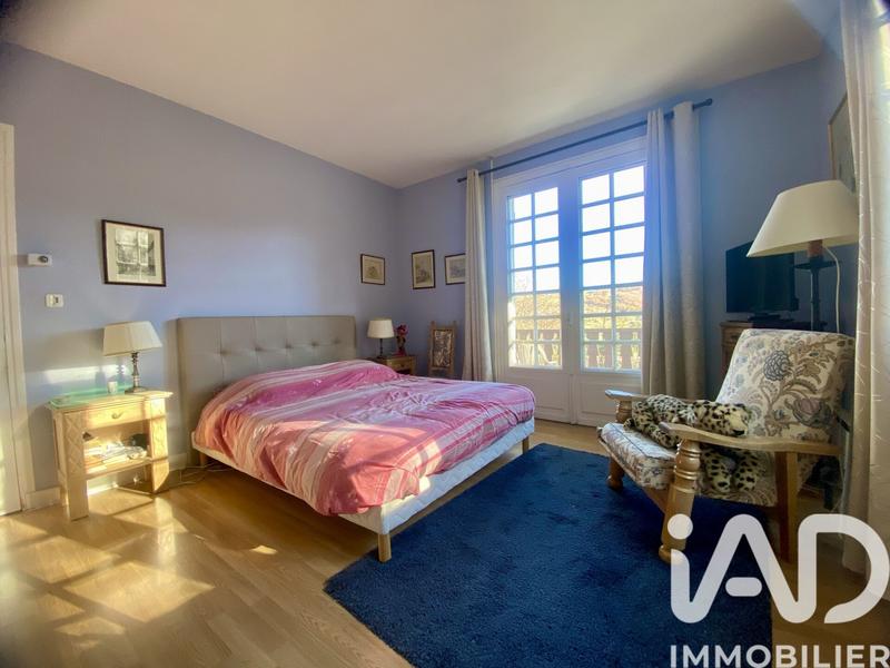 Maison - 275 m² - 10 pièces