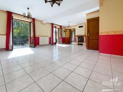 Maison - 239 m² - 8 pièces