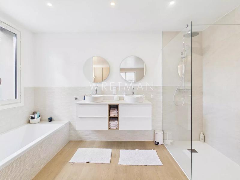 Villa - 240 m² - 7 pièces