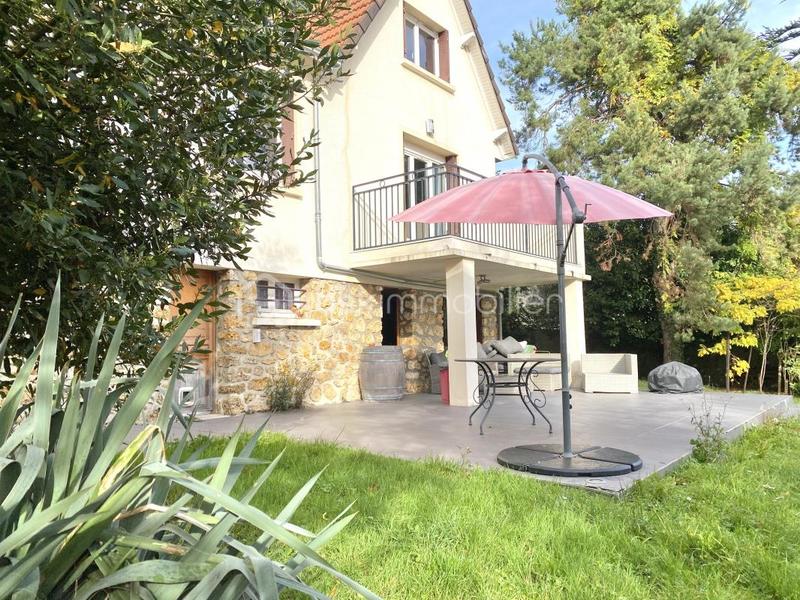 Pavillon - 160 m² - 7 pièces