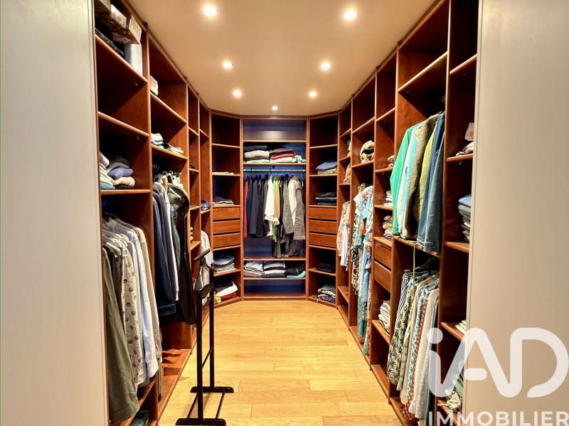 Maison - 264 m² - 10 pièces