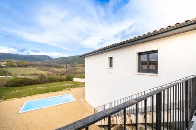 Maison - 266 m² - 5 pièces