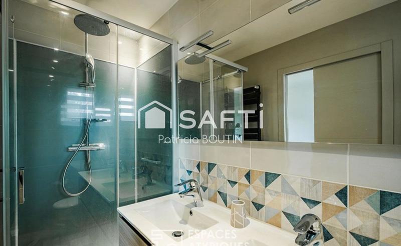 Maison - 249 m² - 11 pièces