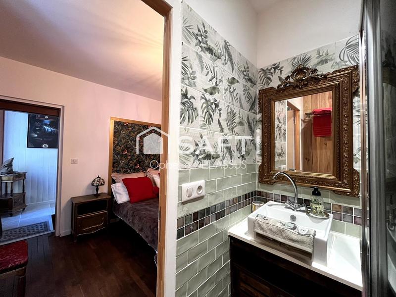 Maison - 220 m² - 10 pièces