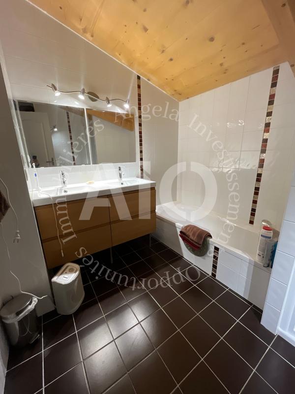 Maison - 360 m² - 10 pièces