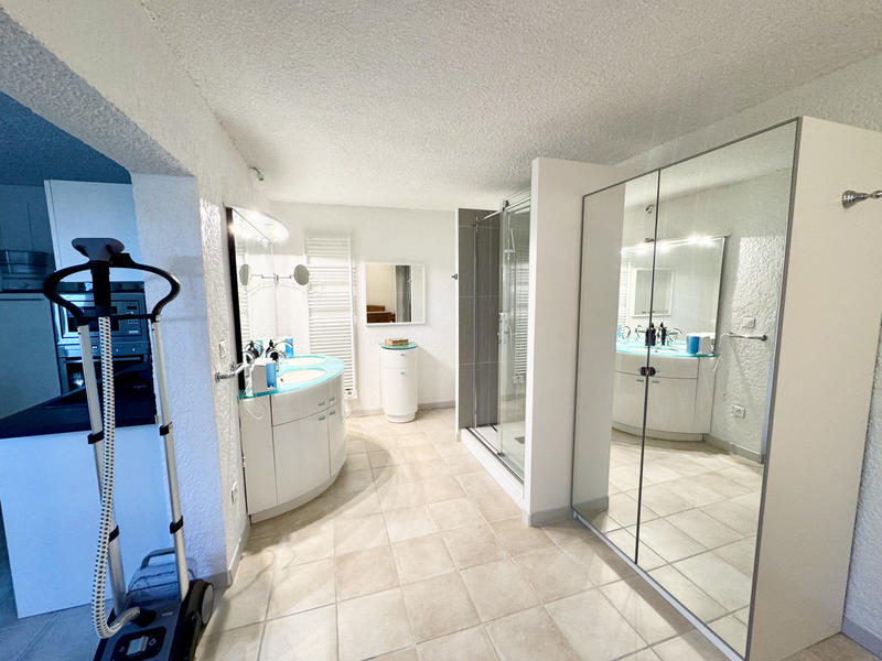 Villa - 240 m² - 8 pièces