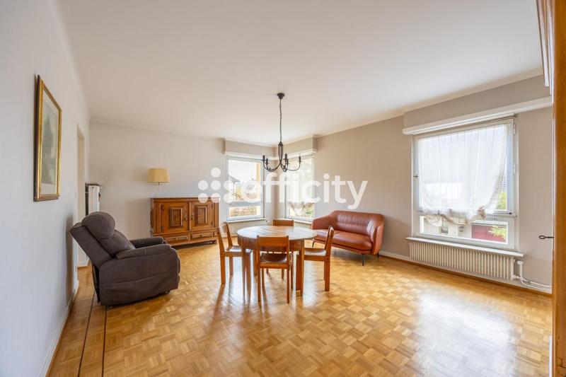 Maison - 288 m² - 9 pièces