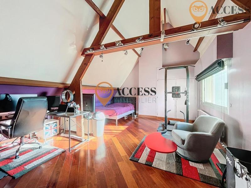 Maison - 218 m² - 8 pièces