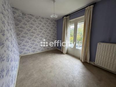 Maison - 90 m² - 9 pièces