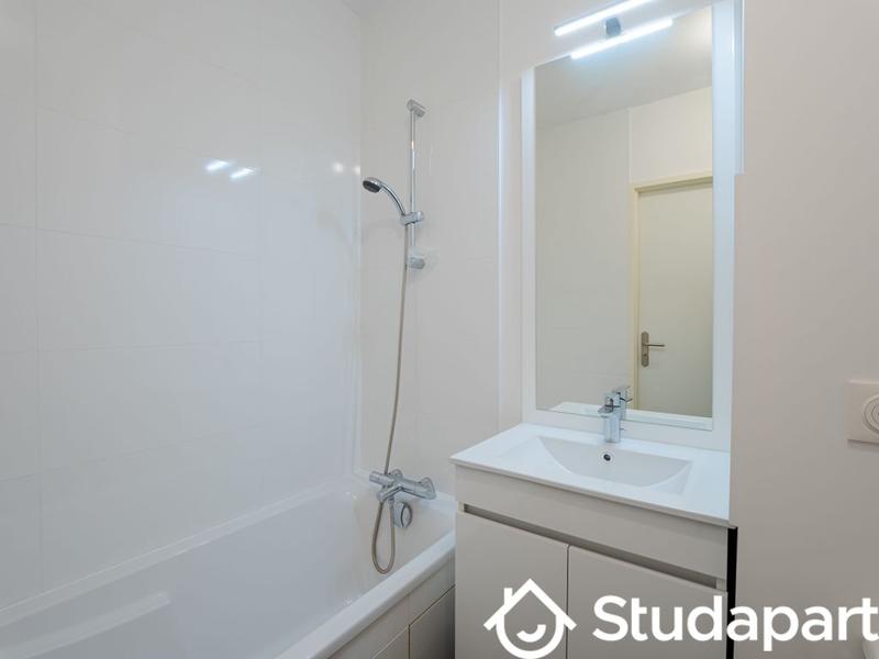 Chambre - 80 m² - 1 pièce