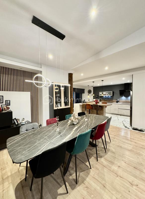 Duplex - 121 m² - 6 pièces