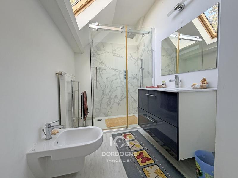 Propriété - 145 m² - 5 pièces