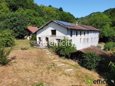 Maison - 390 m² - 12 pièces