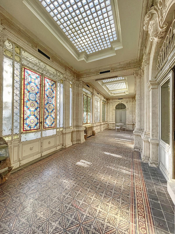 Demeure - 1 143 m² - 30 pièces