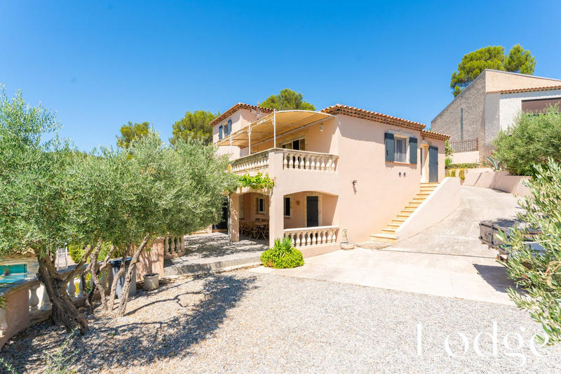 Maison - 159 m² - 6 pièces