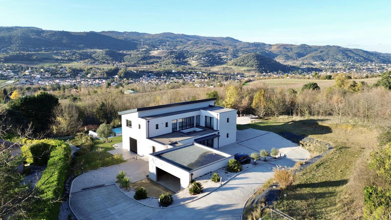 Villa - 300 m² - 9 pièces