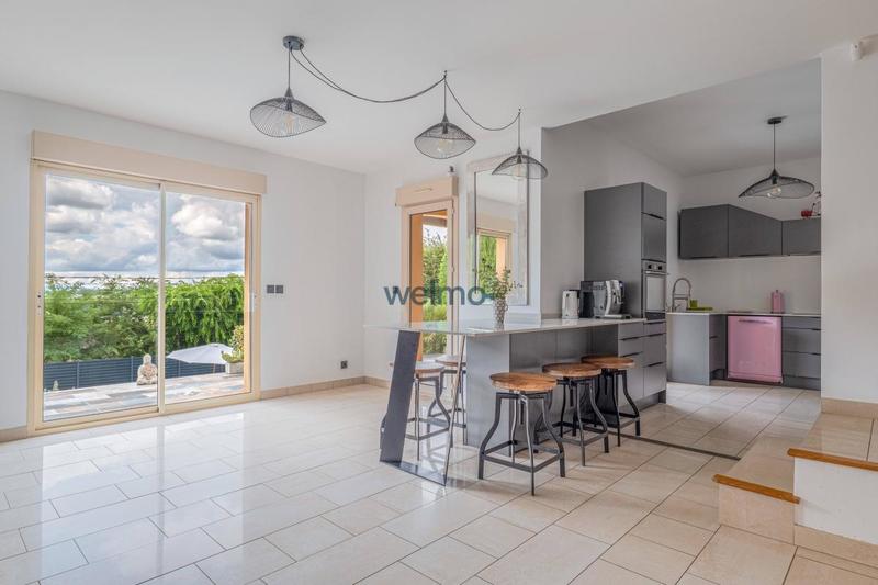 Maison - 245 m² - 8 pièces