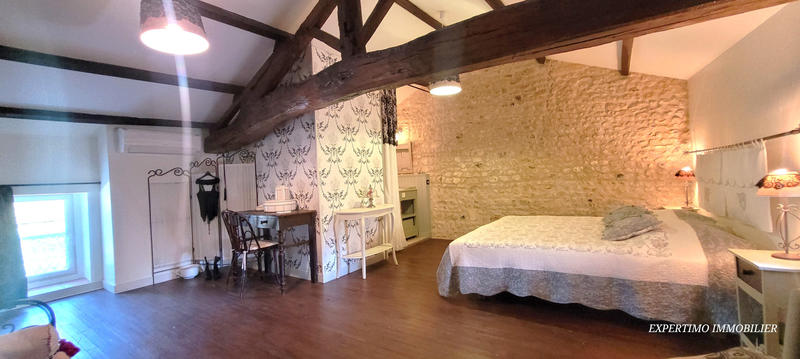 Maison - 220 m² - 9 pièces