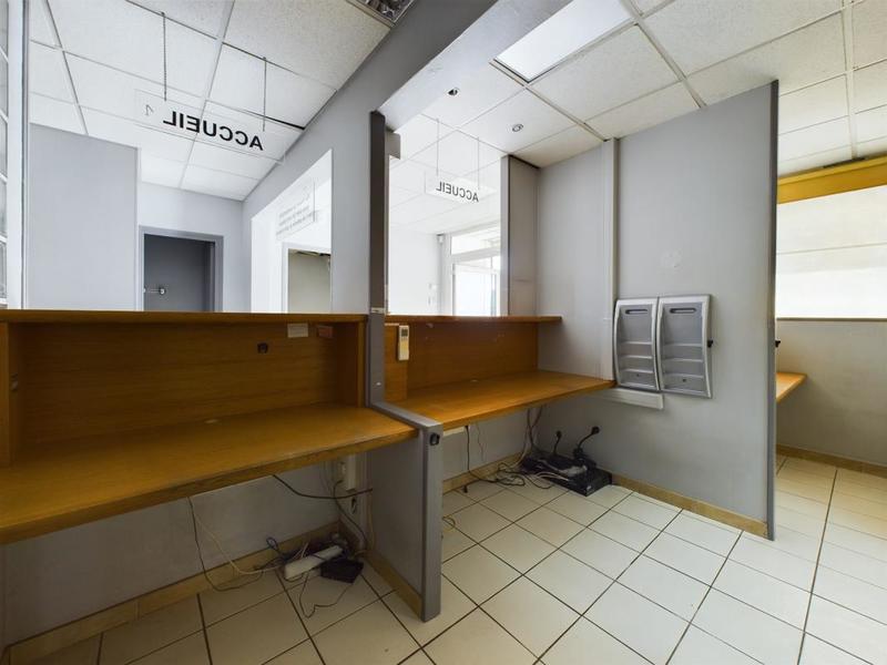 Local d'activité / Entrepôt - 254 m²