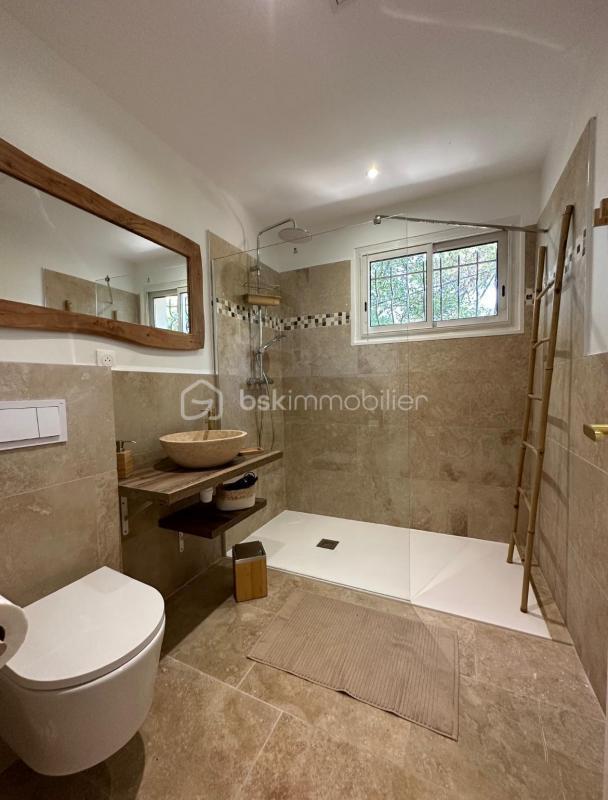 Maison - 260 m² - 12 pièces