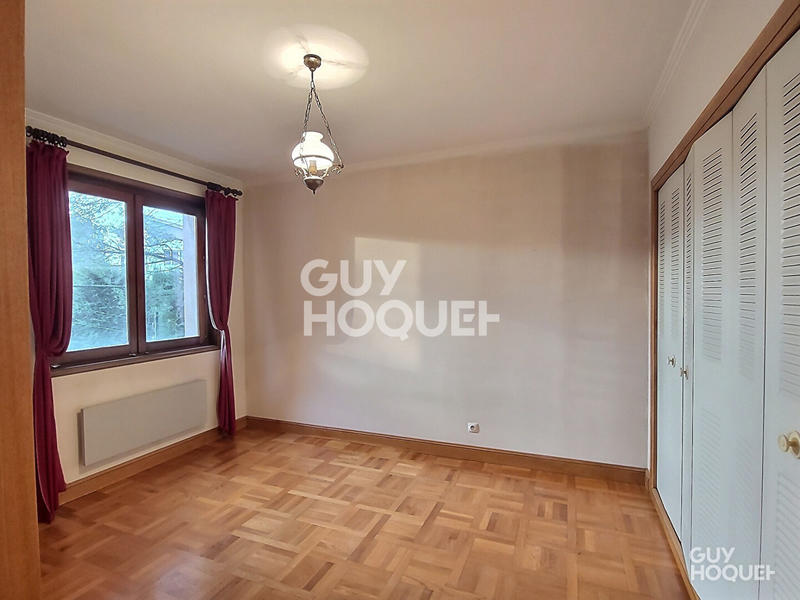 Maison - 200 m² - 8 pièces