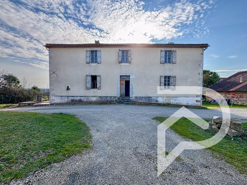 Maison - 260 m² - 7 pièces