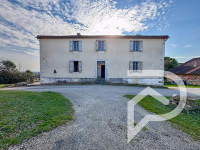 Maison - 260 m² - 7 pièces