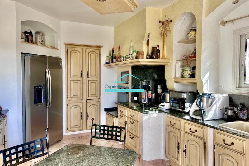 Villa - 280 m² - 9 pièces